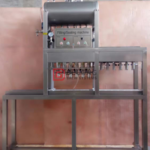 Mała automatyczna 6-głowicowa maszyna do butelkowania piwa Szklany system napełniania i zamykania butelek